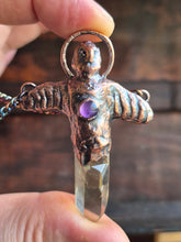 Carica l'immagine nel visualizzatore di Gallery, L'Amuleto dell'Ignoto: La Guida Alata in Quarzo Citrino e Ametista
