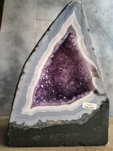 Carica l'immagine nel visualizzatore di Gallery, Lo spirito del luogo:Geode di Agata e Ametista dal Brasile
