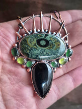 Carica l'immagine nel visualizzatore di Gallery, Amuleto Veleno – L'Essenza Oscura della Magia Verde
