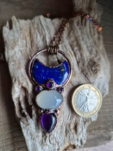 Carica l'immagine nel visualizzatore di Gallery, Visione Celeste: L’Amuleto della Notte Stellata in Lapislazzuli e Ametista
