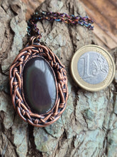 Carica l'immagine nel visualizzatore di Gallery, L’Amuleto della Tessitrice: Ossidiana Arcobaleno e il Filo del Destino
