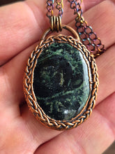 Carica l'immagine nel visualizzatore di Gallery, Amuleto "Il Respiro della Terra" (Diaspro Kambaba)
