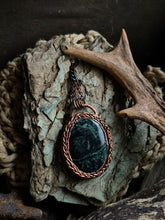 Carica l'immagine nel visualizzatore di Gallery, Amuleto "Il Respiro della Terra" (Diaspro Kambaba)
