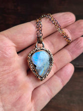 Carica l'immagine nel visualizzatore di Gallery, Destiny Labradorite bianca
