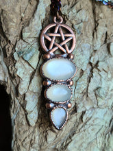 Carica l'immagine nel visualizzatore di Gallery, Il Grimorio di Selene: Sigillo della Luce
