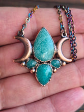 Carica l'immagine nel visualizzatore di Gallery, Dea delle Acque: L’Amuleto del Risveglio e della Luna
