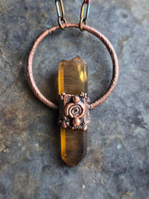 Carica l'immagine nel visualizzatore di Gallery, Talismano in Citrino Naturale Biterminato: L’Essenza della Luce
