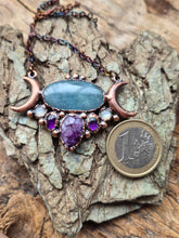 Carica l'immagine nel visualizzatore di Gallery, Dea delle Sorgenti: Il Canto Cristallino della Vita
