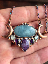 Carica l'immagine nel visualizzatore di Gallery, Dea delle Sorgenti: Il Canto Cristallino della Vita
