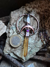 Carica l'immagine nel visualizzatore di Gallery, La Spada del Guerriero di Luce: Alchimia di Cristallo
