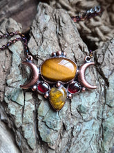 Carica l'immagine nel visualizzatore di Gallery, Golden LightGolden Light: L'Incendio Aureo della Creazione
