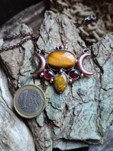 Carica l'immagine nel visualizzatore di Gallery, Golden LightGolden Light: L'Incendio Aureo della Creazione
