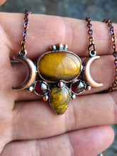 Carica l'immagine nel visualizzatore di Gallery, Golden LightGolden Light: L'Incendio Aureo della Creazione
