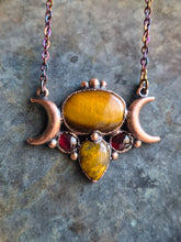 Carica l'immagine nel visualizzatore di Gallery, Golden LightGolden Light: L'Incendio Aureo della Creazione
