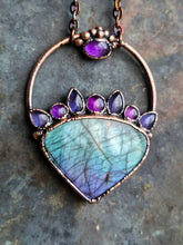 Carica l'immagine nel visualizzatore di Gallery, Aura di Ninfa: Il Canto dell'Acqua e la Luce della Trasformazione
