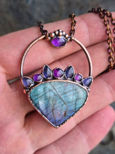 Carica l'immagine nel visualizzatore di Gallery, Aura di Ninfa: Il Canto dell'Acqua e la Luce della Trasformazione
