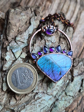 Carica l'immagine nel visualizzatore di Gallery, Aura di Ninfa: Il Canto dell'Acqua e la Luce della Trasformazione
