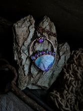 Carica l'immagine nel visualizzatore di Gallery, Aura di Ninfa: Il Canto dell'Acqua e la Luce della Trasformazione
