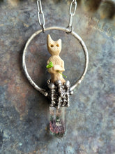 Carica l'immagine nel visualizzatore di Gallery, The Giver: Un Custode di Gentilezza nel Cuore del Bosco
