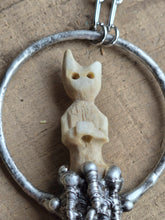 Carica l'immagine nel visualizzatore di Gallery, The Giver: Un Custode di Gentilezza nel Cuore del Bosco
