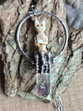 Carica l'immagine nel visualizzatore di Gallery, The Giver: Un Custode di Gentilezza nel Cuore del Bosco
