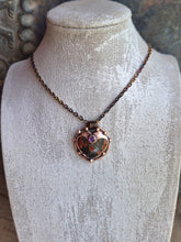 Carica l'immagine nel visualizzatore di Gallery, Il Cerchio dell'Anima: Pendente Cuore in Ossidiana Peanut e Ametista
