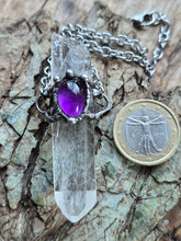 Carica l'immagine nel visualizzatore di Gallery, Amuleto "Custode di Luce" in Quarzo, Ametista e Peltro
