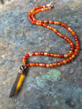 Carica l'immagine nel visualizzatore di Gallery, Forza del Sole: Collana in Corniola e Raro Quarzo Citrino dello Zambia
