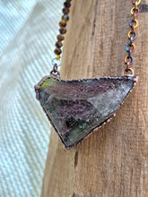 Carica l'immagine nel visualizzatore di Gallery, Il Rifugio dell'Anima: Collana in Quarzo Lodolite e Occhi di Tigre
