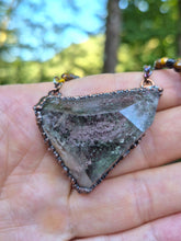 Carica l'immagine nel visualizzatore di Gallery, Il Rifugio dell'Anima: Collana in Quarzo Lodolite e Occhi di Tigre
