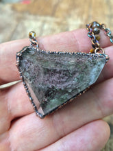 Carica l'immagine nel visualizzatore di Gallery, Il Rifugio dell'Anima: Collana in Quarzo Lodolite e Occhi di Tigre

