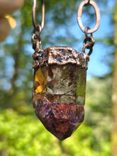 Carica l'immagine nel visualizzatore di Gallery, Memorie di Luce e Terra — Collana Irripetibile in Cristalli Alchemici e Rame Forgiato
