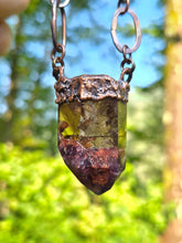 Carica l'immagine nel visualizzatore di Gallery, Memorie di Luce e Terra — Collana Irripetibile in Cristalli Alchemici e Rame Forgiato
