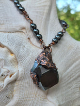 Carica l'immagine nel visualizzatore di Gallery, Echi del Silenzio: Collana in Ematite Grezza e Rame
