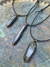 Carica l'immagine nel visualizzatore di Gallery, Collana Blacksmith Forge: L'Essenza della Protezione e della Luce
