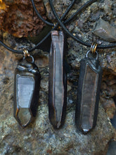 Carica l'immagine nel visualizzatore di Gallery, Collana Blacksmith Forge: L'Essenza della Protezione e della Luce
