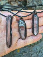 Carica l'immagine nel visualizzatore di Gallery, Collana Blacksmith Forge: L'Essenza della Protezione e della Luce
