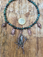 Carica l'immagine nel visualizzatore di Gallery, Il Portale del Bosco Antico: Collana in Agata Muschiata, Eliotropio e Rame
