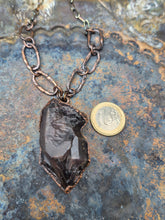 Carica l'immagine nel visualizzatore di Gallery, Il Richiamo della Terra: Collana in Quarzo Ametistino Elestiale e Rame
