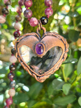 Carica l'immagine nel visualizzatore di Gallery, Il Tempio delle Acque Silenti: Cuore in Agata Muschiata, Treccia e Ametista
