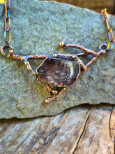 Carica l'immagine nel visualizzatore di Gallery, Driade, il tuo giardino interiore — Collana artigianale in Lodolite e Rame

