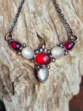 Carica l'immagine nel visualizzatore di Gallery, Amuleto Fenice indossato come talismano per la crescita personale, creazione etica fatta a mano da Eliodor
