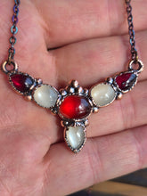 Carica l'immagine nel visualizzatore di Gallery, Amuleto Fenice: Il Talismano Alchemico tra Luna e Fuoco
