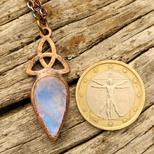 Carica l&#39;immagine nel visualizzatore di Gallery, Triquetra Opale nero e Labradorite bianca
