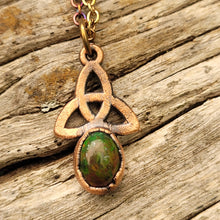 Carica l&#39;immagine nel visualizzatore di Gallery, Triquetra Opale nero e Labradorite bianca
